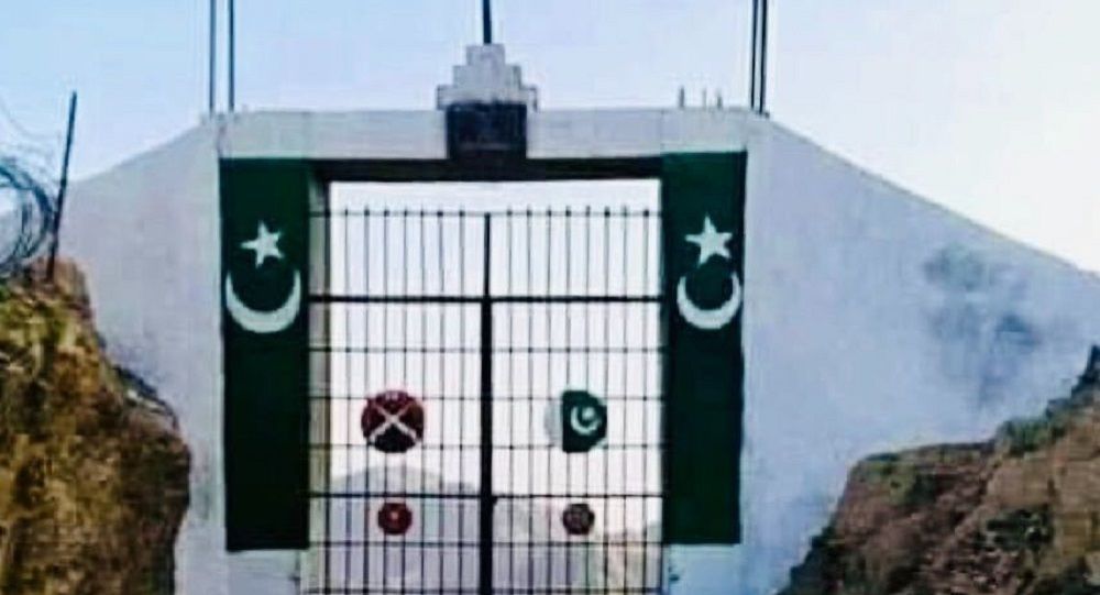 پاکستان دروازه‌یی را در خط دیورند در ننگرهار ساخته‌اند