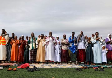 برگزاری نماز عید قربان در تمام کشورهای جهان زیر سایه کرونا به روایت تصویر