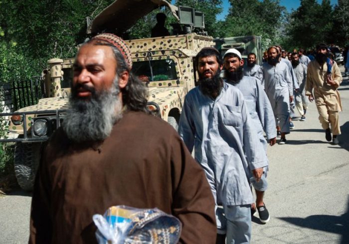 تأکید مکنزی بر تکمیل روند مبادله زندانیان میان حکومت افغانستان و طالبان