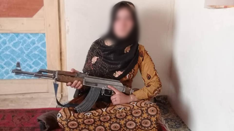 دختر غوری طالبانی را که قاتل پدر و مادرش بودند، کُشت