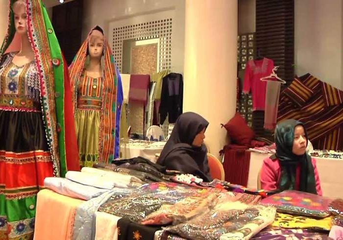 صنایع دستی زنان غور روی دستشان شان مانده است