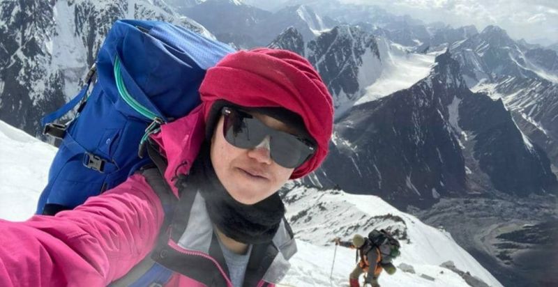 فاطمه سلطانی ۱۸ ساله جوان‌ترین دختر کوه نورد افغان بر فراز قله نوشاخ پامیر