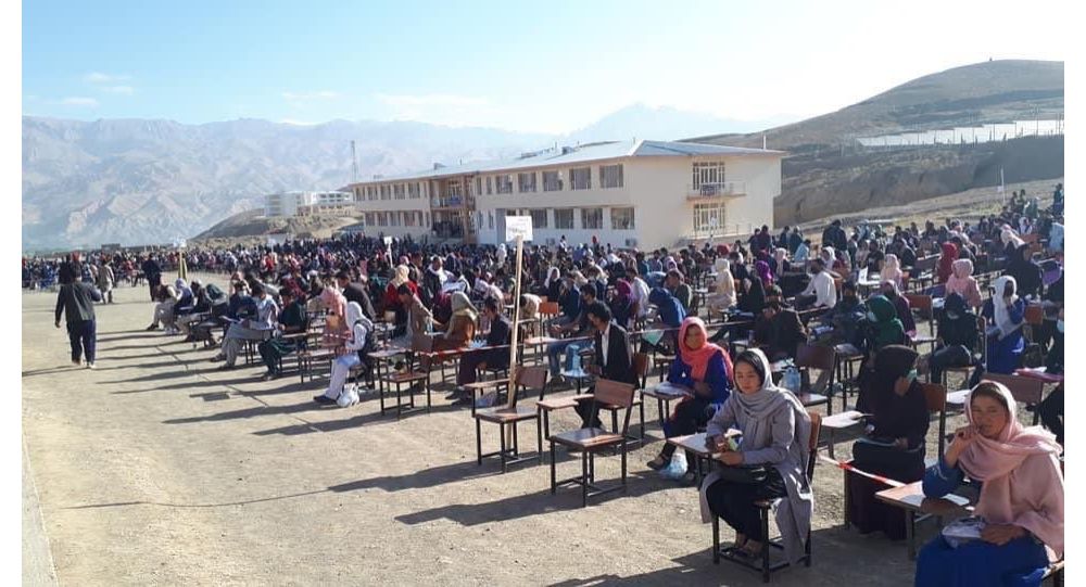برگزاری امتحان کانکور در سایه تدابیر شدید بهداشتی در بامیان