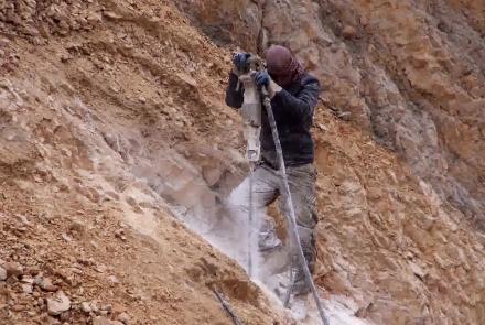 استخراج غیرقانونی معدن‌ها دومین منبع درآمد طالبان بوده‌است
