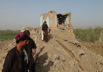حمله گسترده طالبان به شهر کندز؛ یک فرمانده و چهار سرباز پولیس جان باختند