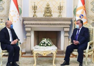 دیدار محمد حنیف اتمر با رئیس‌جمهور تاجیکستان