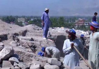 کندن‌کاری در تپه «سبزآباد» ننگرهار؛ یک زندان دوره بودیسم با قدامت ۲۵۰۰ ساله کشف شد