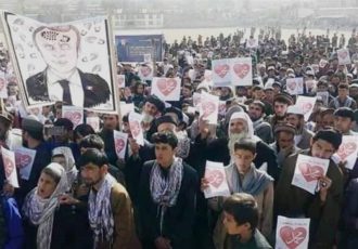 شعار “مرگ بر فرانسه” در تظاهرات مردم افغانستان