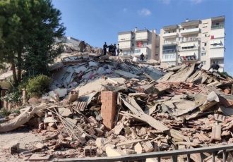 زمین لرزه ۶.۶ ریشتری در ازمیر ترکیه؛ ۴ کشته و ۱۵۲ زخمی