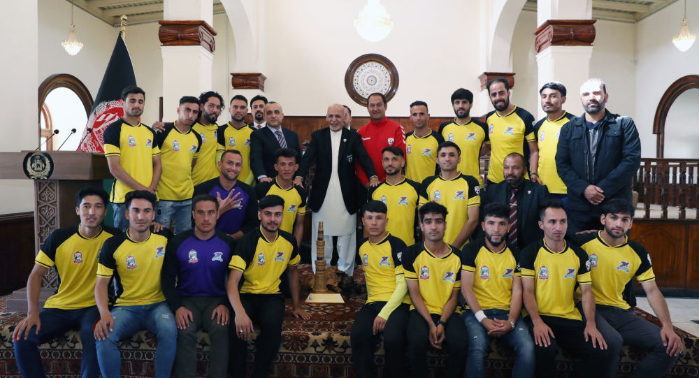 دیدار رئیس جمهورغنی با قهرمانان لیگ برتر مردان و زنان