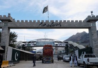 لاری‌های تجارتی افغانستان از تورخم به پاکستان عبور کردند