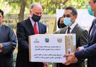 امریکا ۱۰۰ پایه دستگاه تنفس مصنوعی را به افغانستان کمک کرد