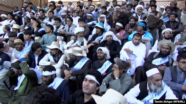 اعضای حرکت مردمی صلح در کابل تحصن می‌کنند