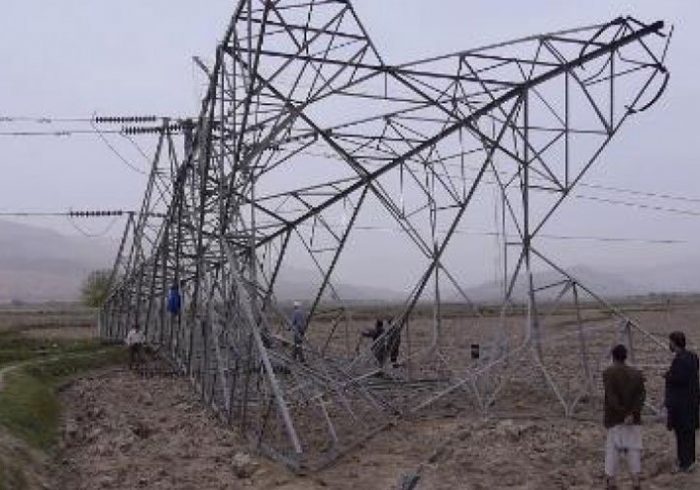 قطع برق کابل؛ یک پایه‌ برق وارداتی در سالنگ جنوبی انفجار داده شد