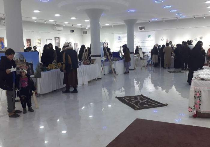 نمایشگاه صنایع دستی زنان تحت نام “ساخت افغانستان” در هرات برگزار شد