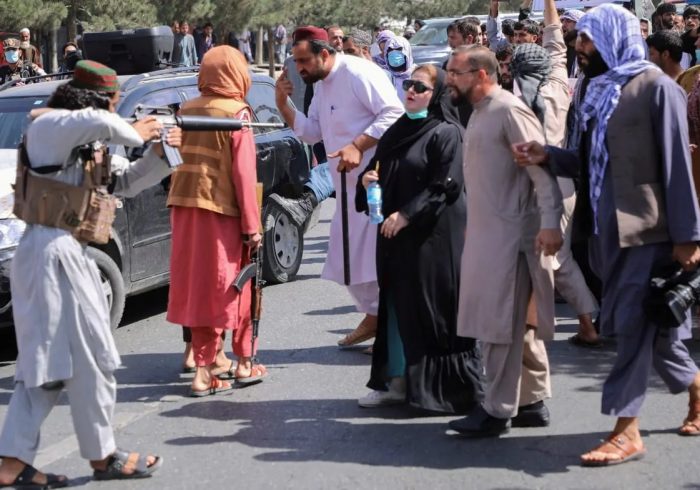 دیده‌بان حقوق بشر، دستورالعمل جدید طالبان را حرکتی به سوی زندانی کردن زنان دانست