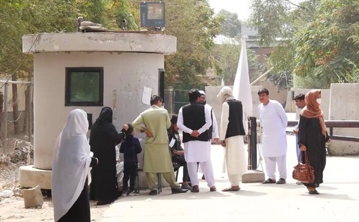 طالبان: از داخل شدن فرد مهاجم در ریاست پاسپورت جلوگیری شد