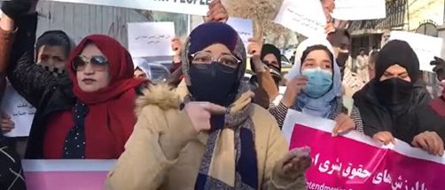 بانوان معترض با شعار: اسارت زنان ما، نبوده در اسلام ما