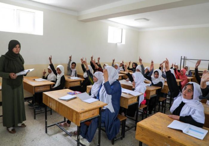 برای ادامۀ حمایت از آموزگاران در افغانستان به ۲۵۰ میلیون دالر نیاز است