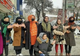 دیده‌بان حقوق بشر: نقض حقوق زنان در افغانستان هشداری به زنان در سراسر جهان است