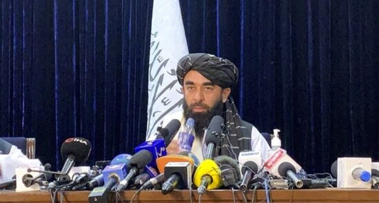 سخنگوی امارت اسلامی: گروه داعش در افغانستان در حال محو شدن است و اجازه نمی‌دهیم این گروه در این کشور لانه بسازد.