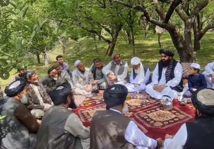 دیدار وزیر خارجه طالبان با جمعی از شیعیان در منطقه «جلریز»