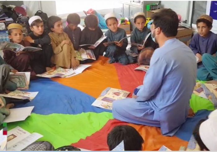 تلاش خیرین جمهوری اسلامی ایران برای شادکردن کودکان زلزله زده افغانستان