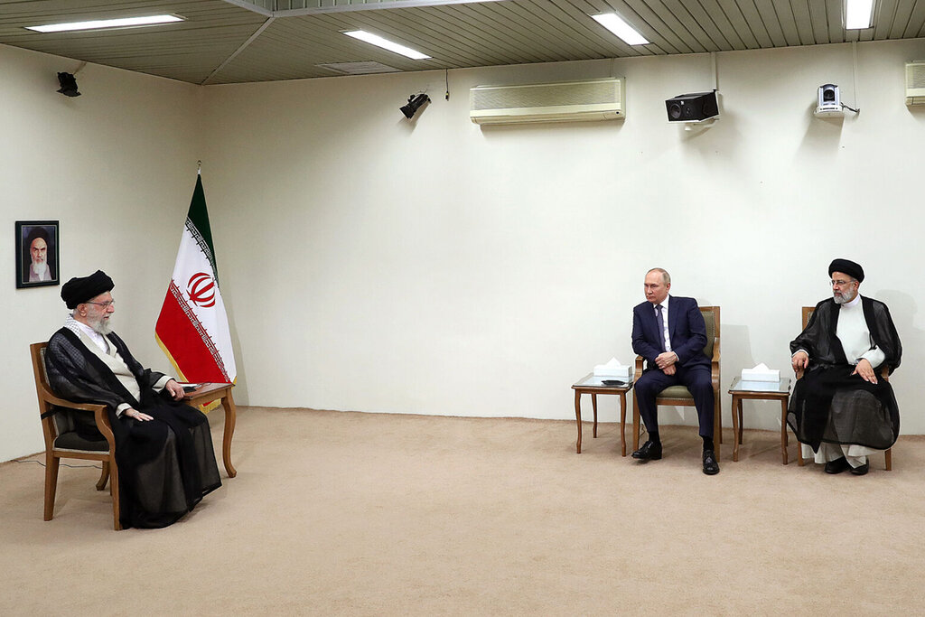 رهبر انقلاب اسلامی ایران در دیدار پوتین: آمریکایی‌ها هم زورگو هستند و هم حیله‌گر
