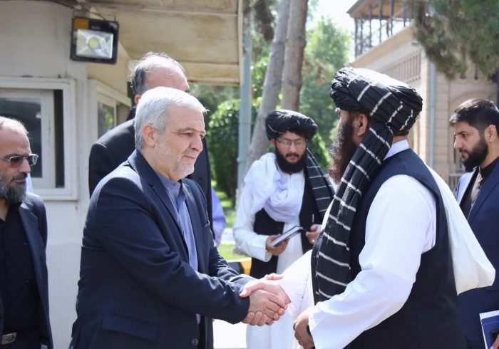 دیدار مولوی امیر خان متقی با نمایند ویژه ایران برای افغانستان؛ لزوم افزایش مبادلات اقتصادی