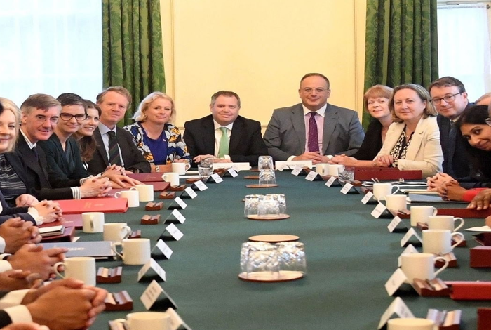 اولین جلسه شورای جدید وزیران بریتانیا با معرفی کابینه با حضور لیز تراس برگزار شد