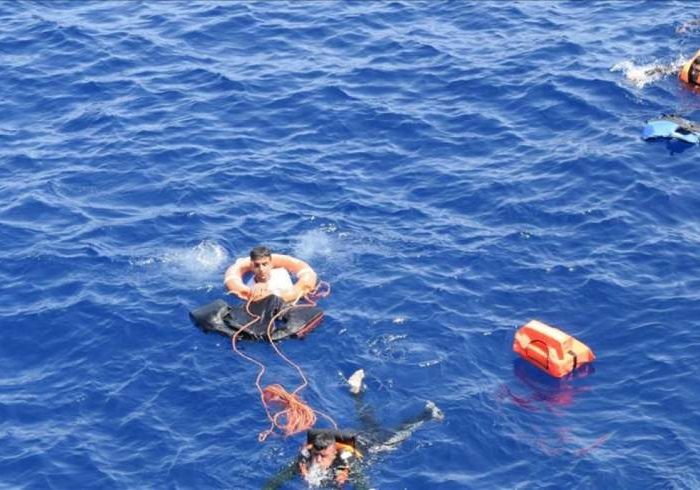 با واژگونی قایق پناهجویان در آب های سوریه دستکم ۸۷ مهاجر غرق شدند!