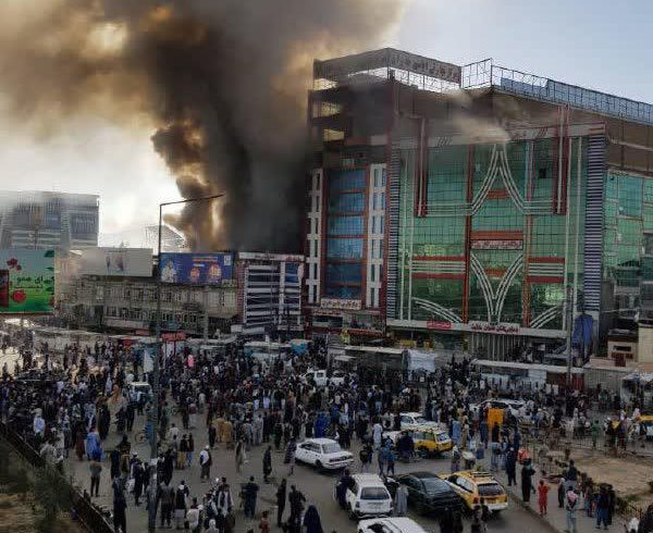 مهار آتش سوزی در مارکت احمدی کابل پس از ۴!