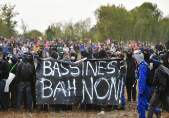 تظاهرات مردمی در غرب فرانسه و درگیری با پلیس