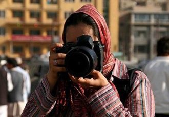 گزارش سازمان ملل از وضعیت زنان در رسانه های افغانستان پس از چالشهای سیاسی