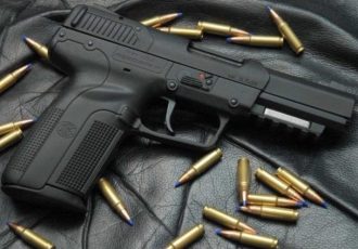منع خرید و فروش سلاح‌های دستی در کانادا