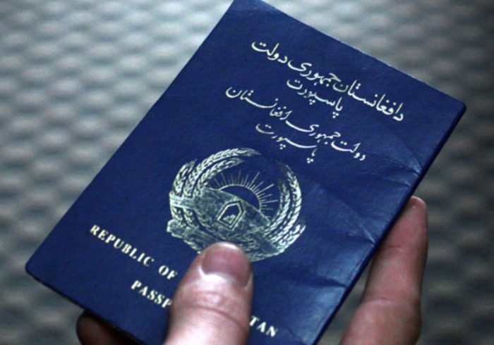 سفارت افغانستان در ایران پاسپورت توزیع می کند