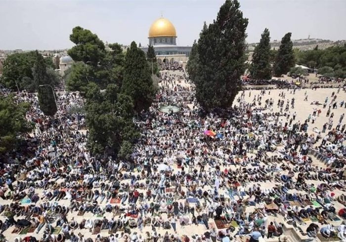 حضور ۶۰ هزار فلسطینی در نماز جمعه مسجدالاقصی