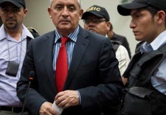 رئیس جمهور کشور گواتمالا به ۱۶ سال زندان محکوم شد