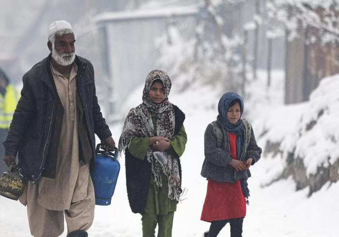 سرمای شدید در افغانستان دست کم جان ۲۰ نفر را گرفت
