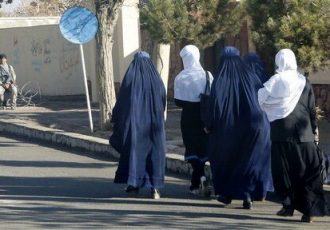 طالبان به زنان برای از سرگیر فعالیت در مراکز غیردولتی اجازه می دهد؟
