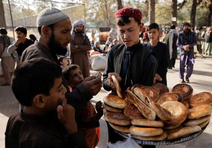 سرما و افزایش بهای آرد؛ قیمت یک قرص نان در فاریاب به ۳۵ افغانی رسید
