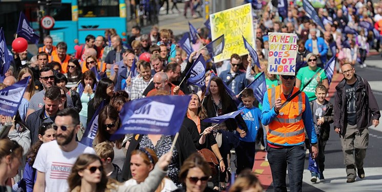 معلمان در انگلیس و ولز اعتصاب می‌کنند
