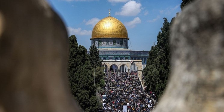 نماز جمعه ۲۵۰ هزار نفری فلسطینی‌ها در مسجدالاقصی +تصاویر