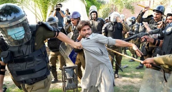 ۸ کشته و ۲۹۰ زخمی در اعتراضات خشونت‌بار پاکستان
