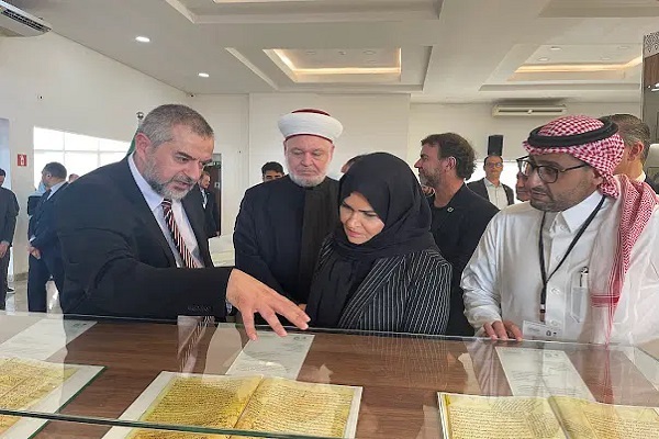 وزیر گردشگری برزیل با حجاب اسلامی در نمایشگاه قرآن + عکس