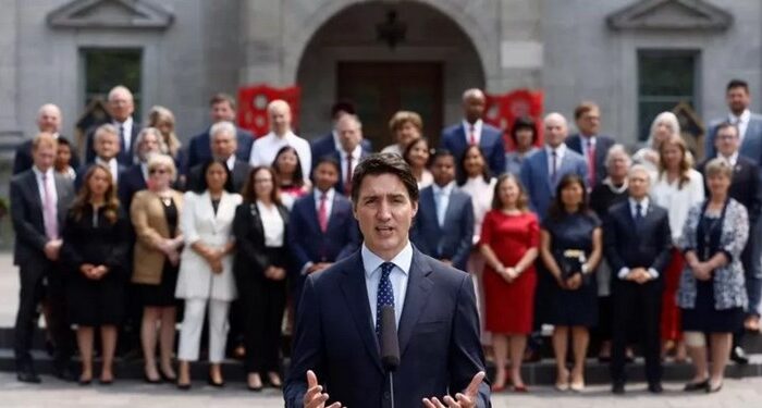 ۳۰ وزیر کابینه نخست‌وزیر کانادا برکنار شدند
