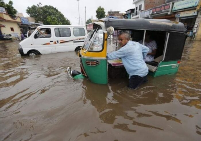 سی ان ان: بیش از ۳۰۰ تن بر اثر بارش باران های موسمی در هند جان باخته اند