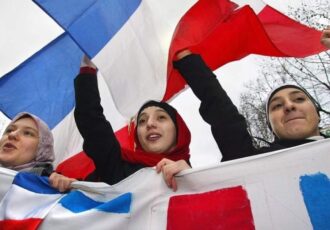وزیر آموزش‌وپرورش فرانسه: دانش‌آموزان اجازه ندارند با پوشش اسلامی در کلاس‌ حاضر شوند