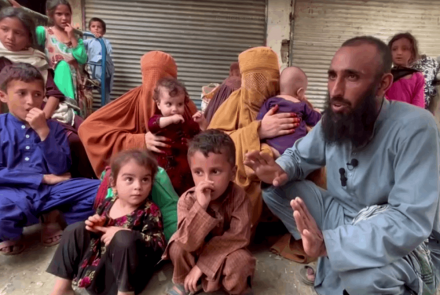 مهاجران افغان: حکومت سرپرست پاکستان مکان‌های بودباش ما را تخریب می‌کند