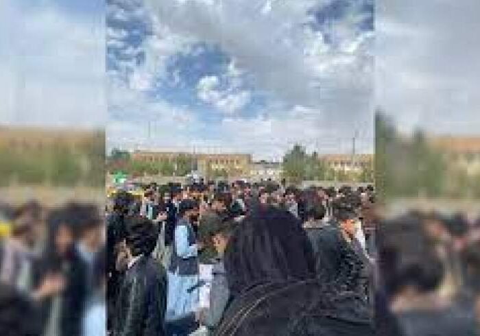 خیاطان زنانه دوز در اعتراض به مسدود شدن دوکان‌های شان از سوی طالبان تظاهرات کردند